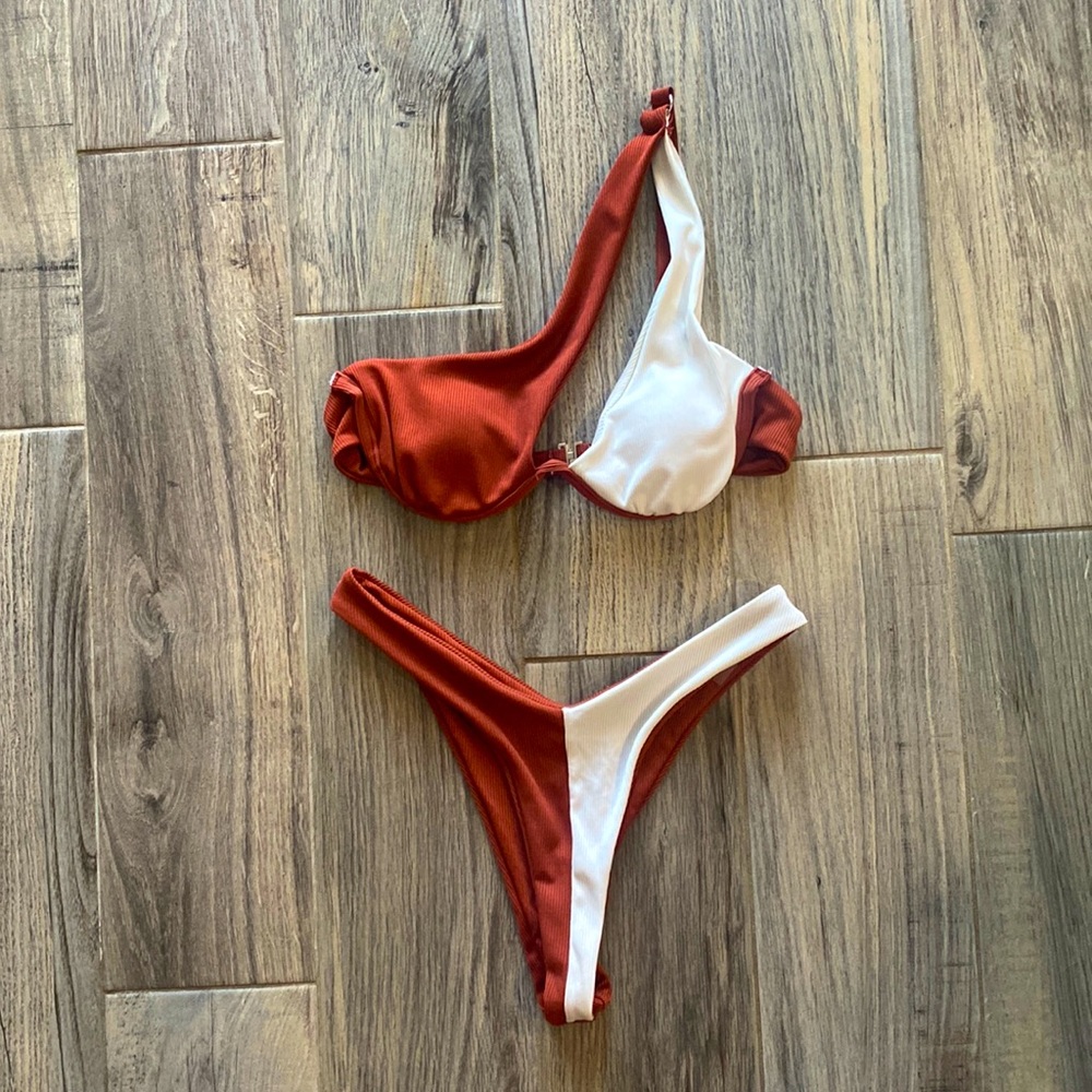 One shoulder bikini size M